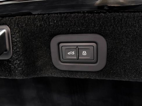 Used 2021 Bentley Flying Spur W12 image 50