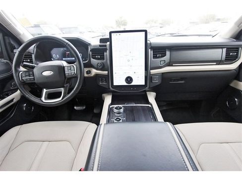 Used 2023 Ford Expedition Platinum image 8