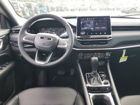 New 2026 Jeep Compass Latitude image 10