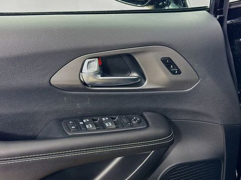 New 2026 Chrysler Pacifica Select w/ S Appearance Package FWD image 17