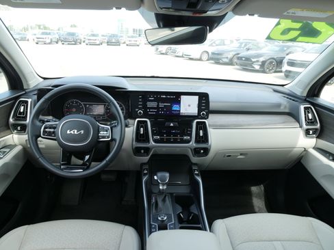 Certified 2023 Kia Sorento EX w/ Panoramic Sunroof Package image 20