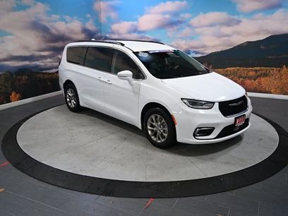 Used 2022 Chrysler Pacifica Touring-L