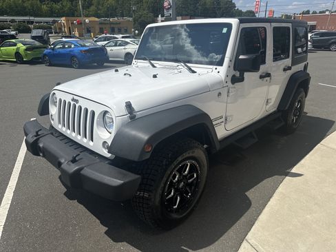 Used 2015 Jeep Wrangler Unlimited Sport w/ Quick Order Package 24S AWD/4WD image 4