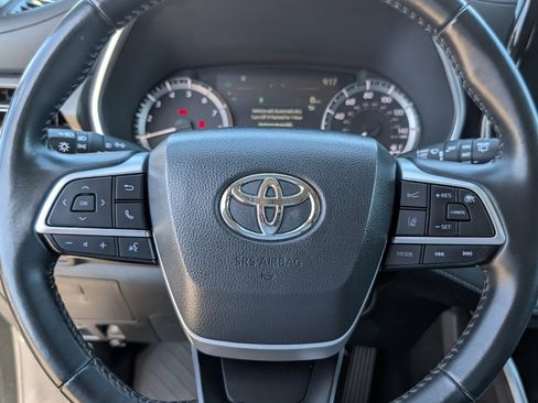 Used 2024 Toyota Highlander XLE image 19