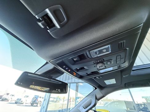 Used 2022 Chevrolet Suburban Z71 w/ Z71 Off-Road Package image 26