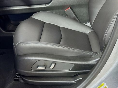 New 2025 Cadillac XT5 Luxury image 17