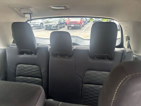 Used 2025 Nissan Pathfinder SV AWD/4WD image 31