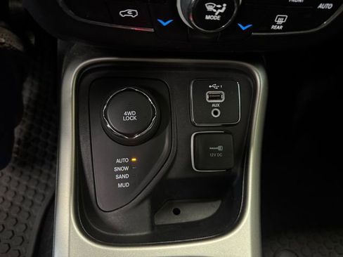 Used 2019 Jeep Compass Latitude w/ Popular Equipment Group AWD/4WD image 16
