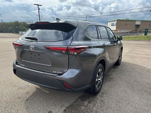 Used 2024 Toyota Highlander Limited image 4