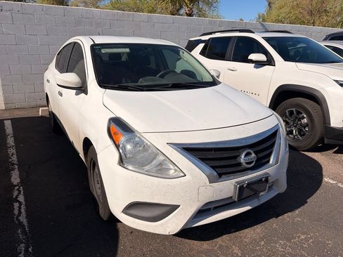 Used 2019 Nissan Versa SV FWD image 4
