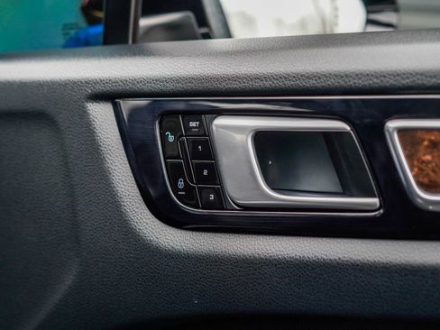 Used 2019 Porsche Cayenne image 26