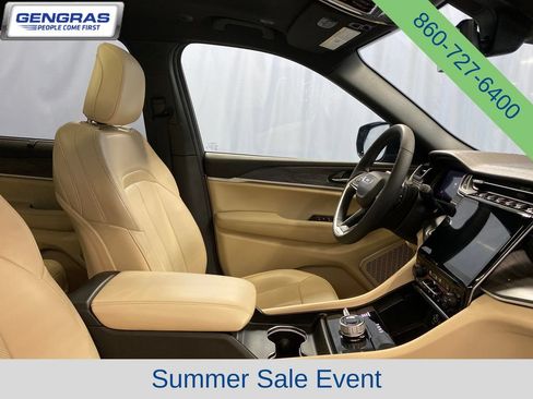 Used 2025 Jeep Grand Cherokee L Limited w/ Luxury Tech Group II AWD/4WD image 49