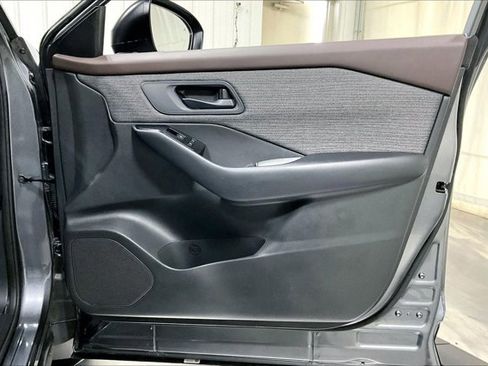 Used 2023 Nissan Rogue S image 24