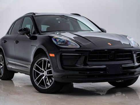 Certified 2025 Porsche Macan image 8
