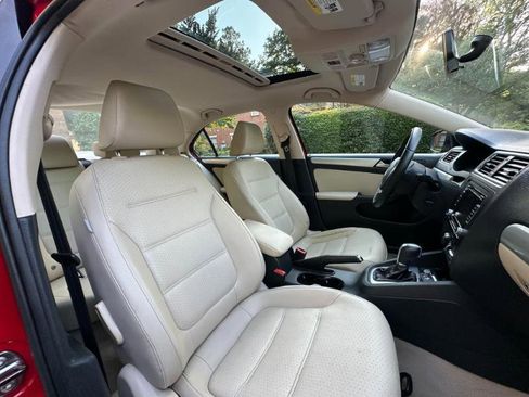 Used 2014 Volkswagen Jetta SE FWD image 39