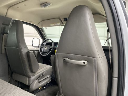 Used 2017 Chevrolet Express 2500 LT w/ LT Preferred Equipment Group image 15