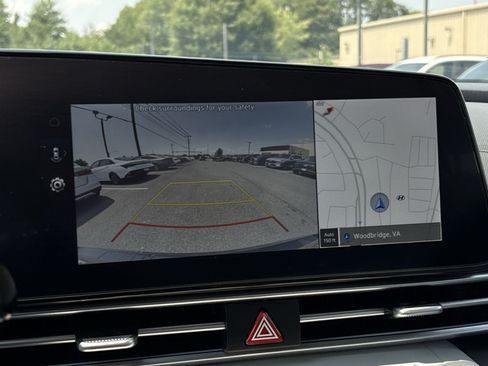 Used 2025 Hyundai Elantra Limited FWD image 16