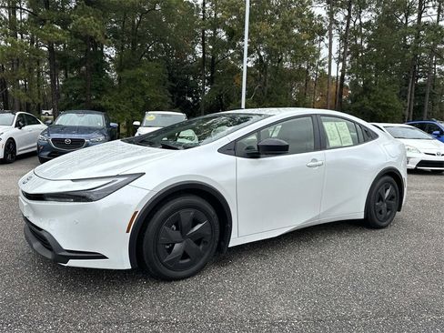 Used 2025 Toyota Prius LE image 8