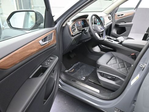 New 2026 Volkswagen Atlas SE image 38