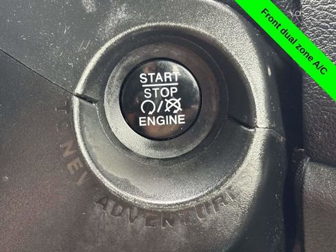 Used 2018 Jeep Renegade Latitude FWD image 15