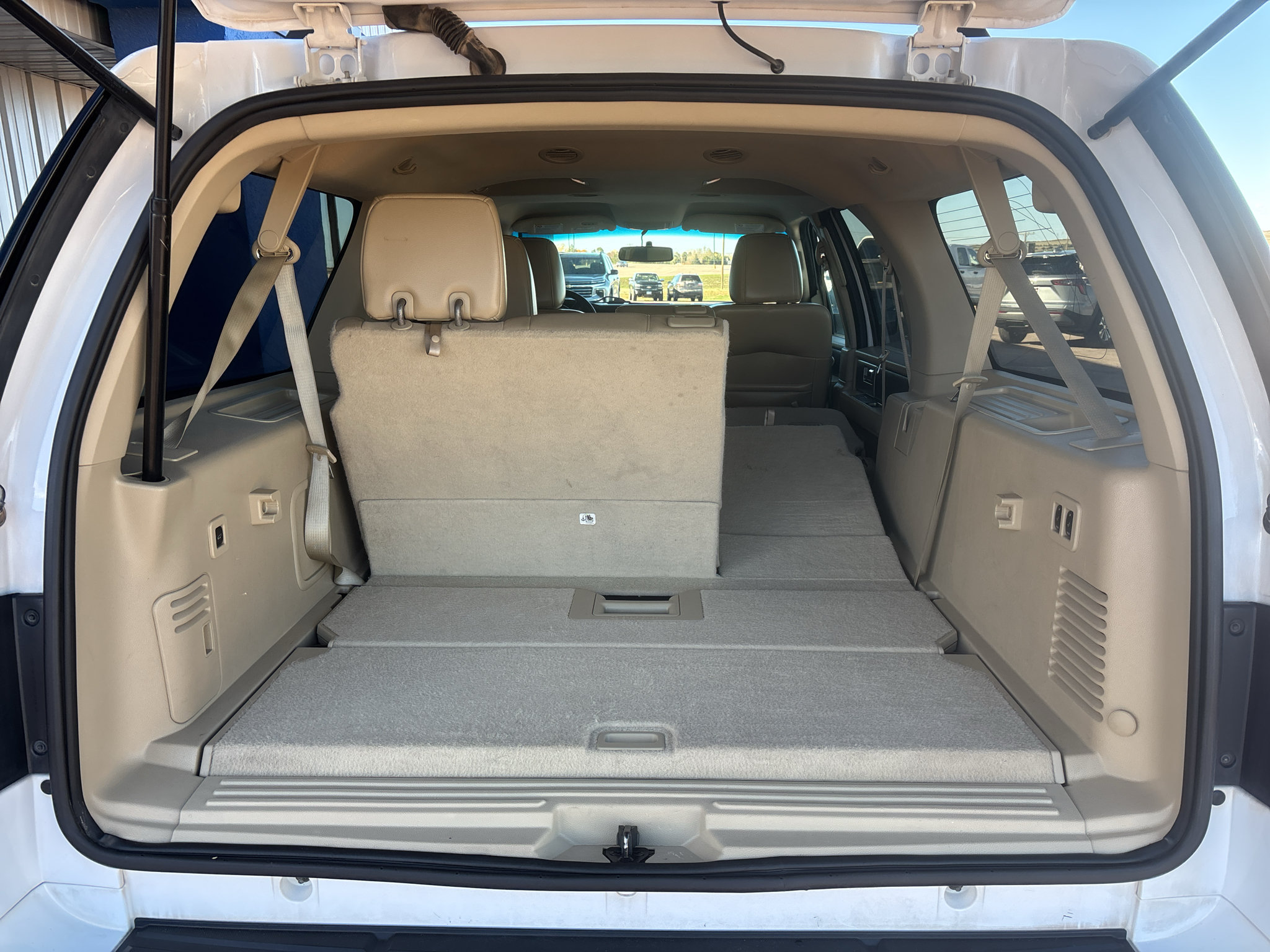 Used 2015 Ford Expedition EL XLT w/ Equipment Group 202A AWD/4WD image 29
