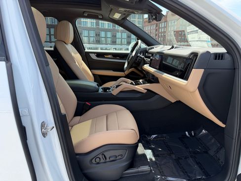 New 2026 Porsche Cayenne AWD/4WD image 16