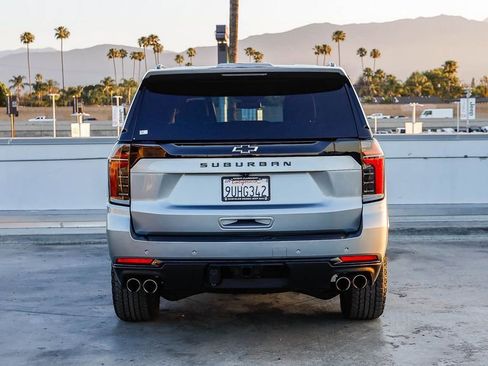 Used 2025 Chevrolet Suburban Z71 AWD/4WD image 8