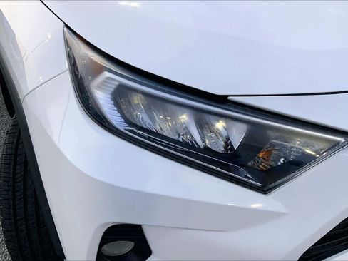 Used 2020 Toyota RAV4 XLE image 25