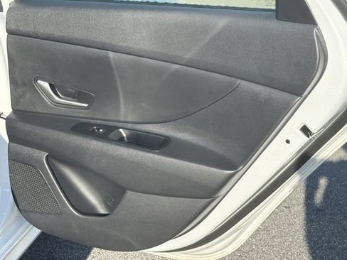 Certified 2026 Hyundai Elantra Hybrid FWD image 16