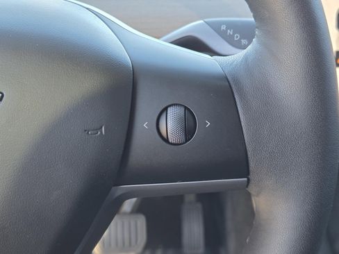 Used 2024 Tesla Model Y 2WD image 17