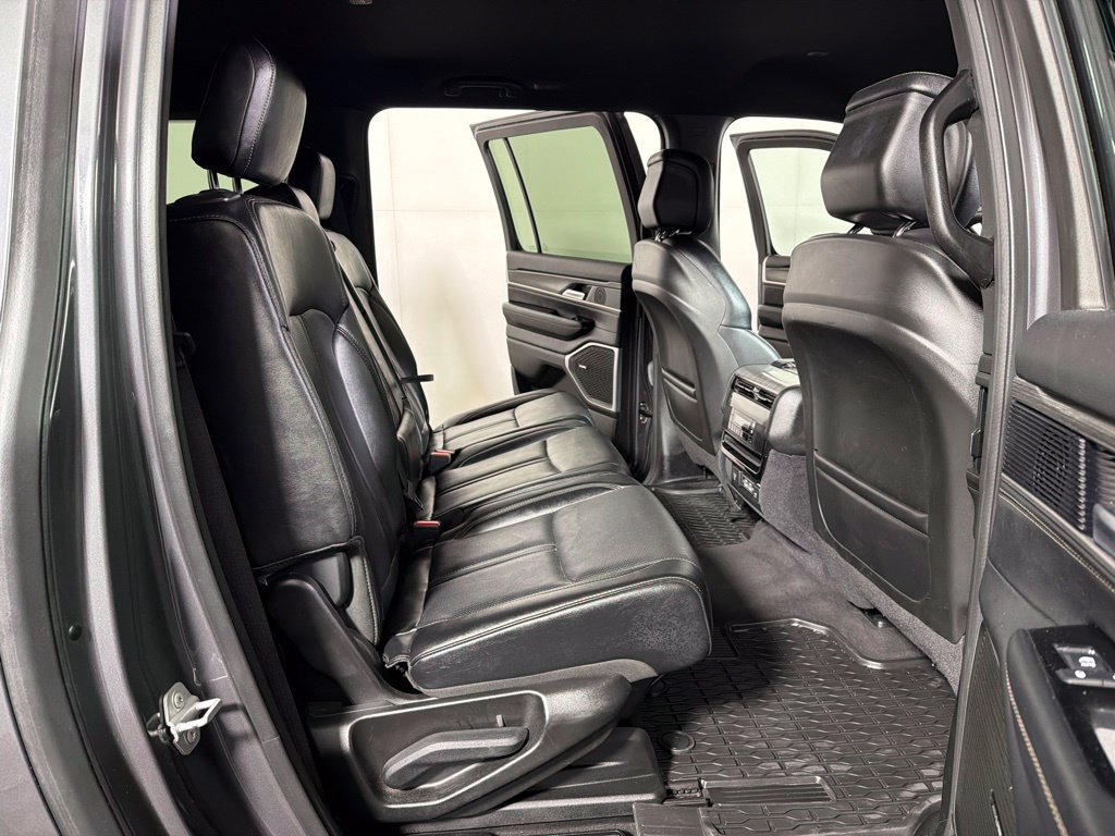 Used 2024 Jeep Wagoneer L Series III w/ Flexible Seating Group AWD/4WD image 23