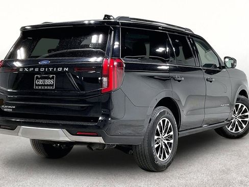 Used 2025 Ford Expedition Platinum AWD/4WD image 2