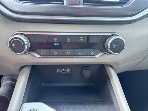 Used 2025 Nissan Altima 2.5 SV FWD image 24
