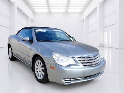 Used 2010 Chrysler Sebring Touring FWD image 1