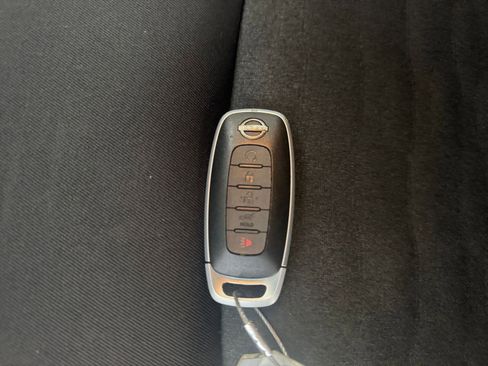 Used 2025 Nissan Pathfinder SV image 22