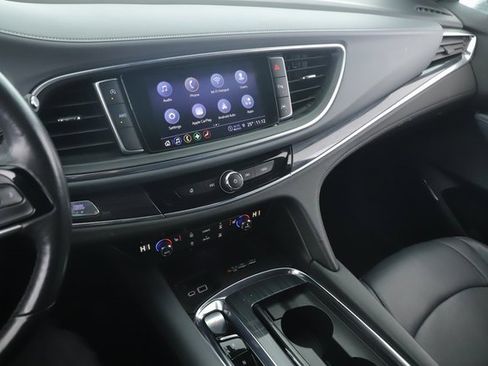 Used 2023 Buick Enclave Essence image 24
