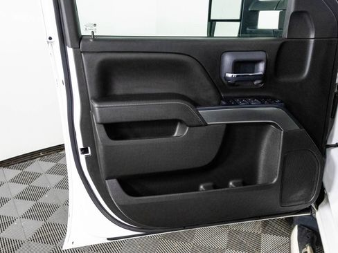 Used 2018 Chevrolet Silverado 1500 LT w/ All Star Edition image 32