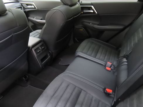 New 2025 Mitsubishi Outlander SE image 22