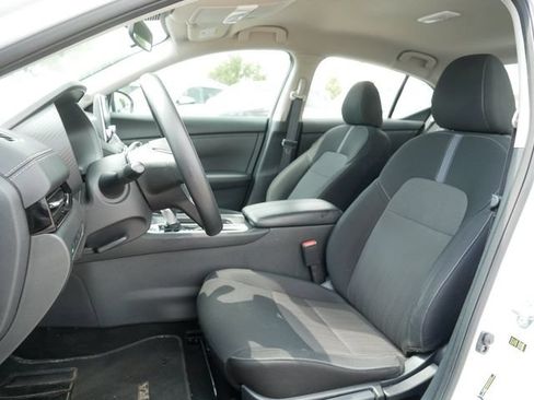 Used 2024 Nissan Sentra SV FWD image 15