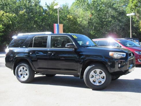 Used 2016 Toyota 4Runner SR5 image 2
