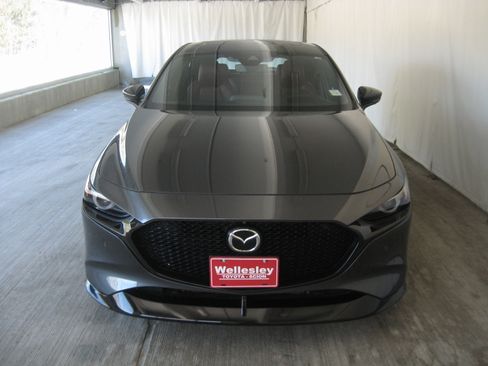 Used 2023 MAZDA MAZDA3 Hatchback w/Premium Plus Pkg image 4