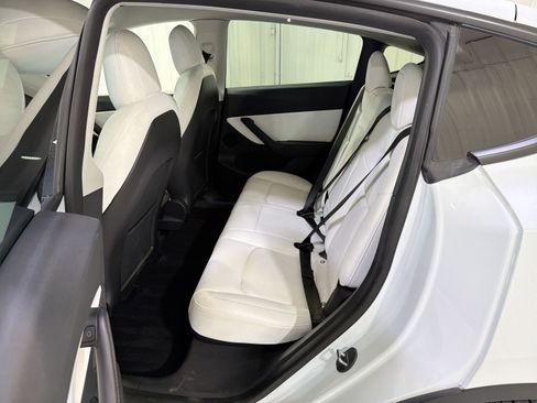 Used 2022 Tesla Model Y Performance AWD/4WD image 25