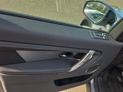 New 2025 Land Rover Discovery Sport Dynamic SE image 11