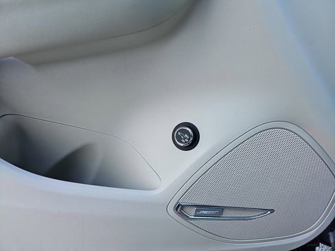 Used 2023 Buick Envision Avenir image 29