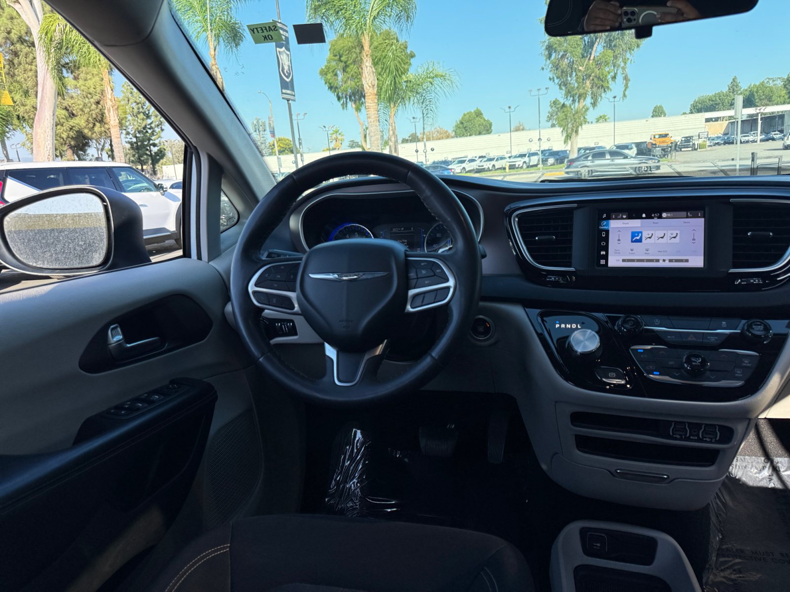 Used 2022 Chrysler Voyager LX FWD image 23