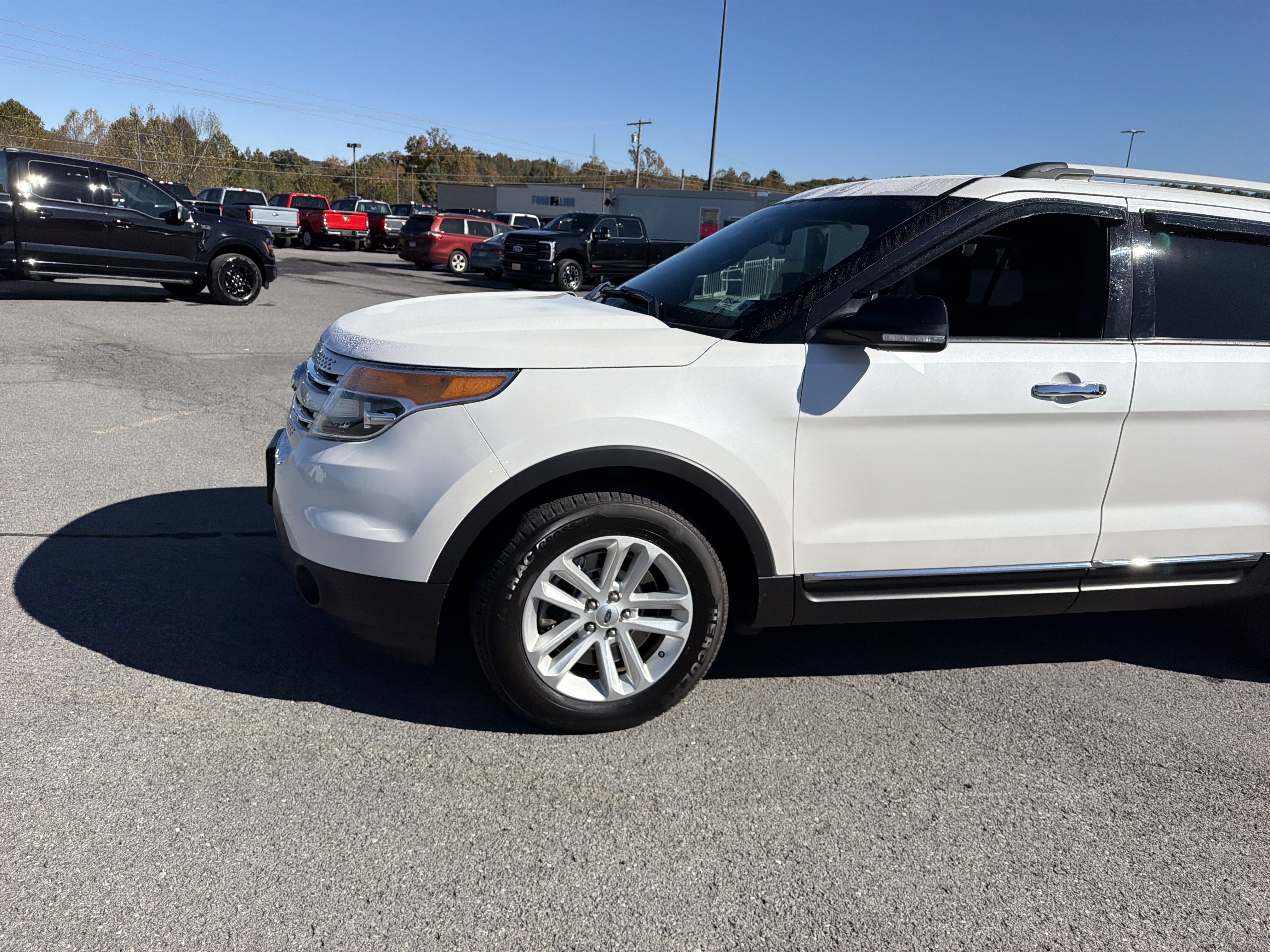 Used 2014 Ford Explorer XLT AWD/4WD image 9