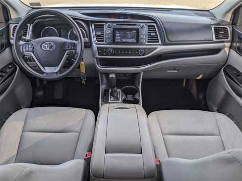 Used 2019 Toyota Highlander LE image 15