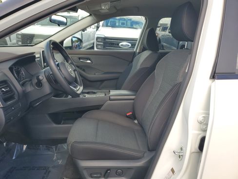 Used 2023 Nissan Rogue SV image 10