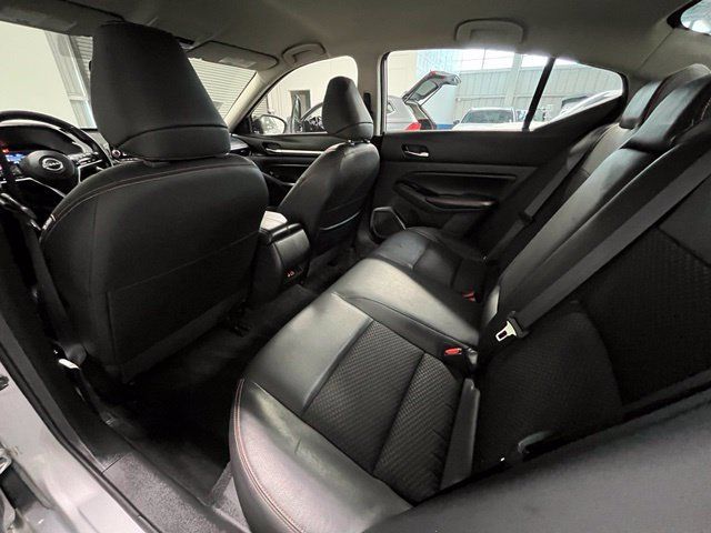 Used 2024 Nissan Altima 2.5 SR FWD image 14