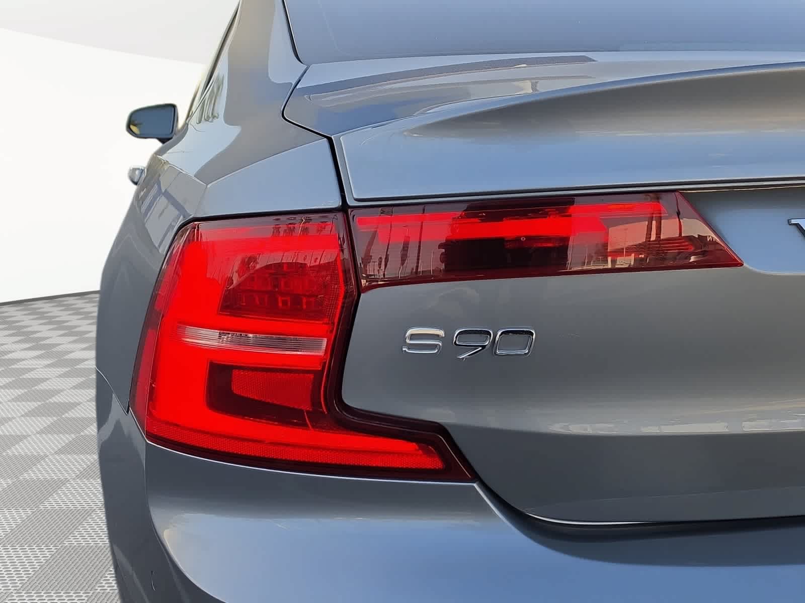 Used 2018 Volvo S90 T5 Momentum w/ Convenience Package FWD image 11